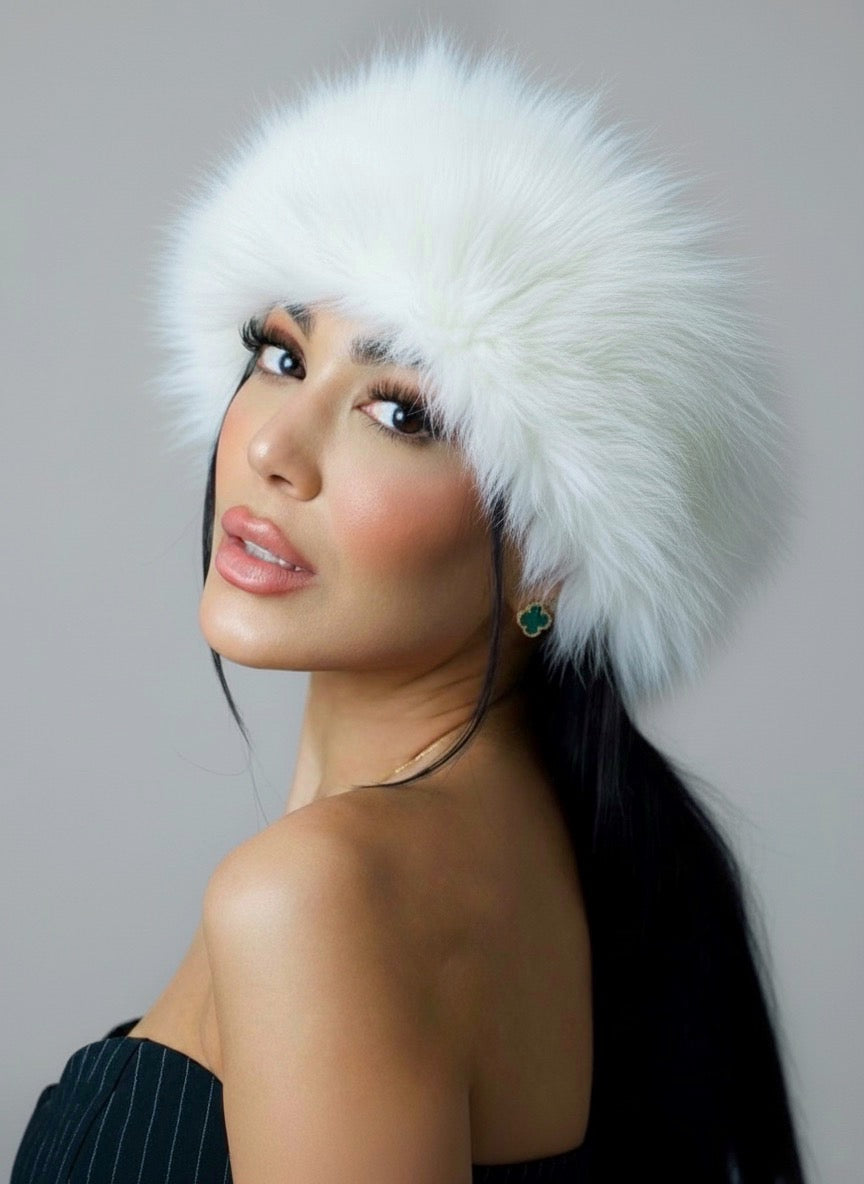 Fehér szőrmés fejpánt