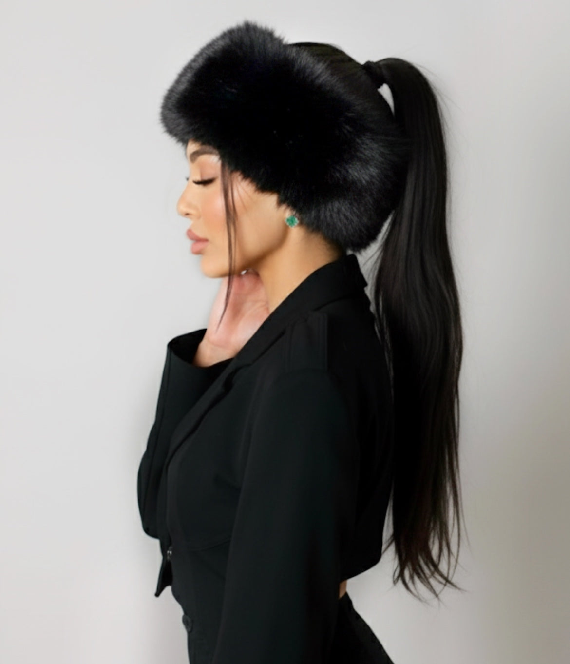 Fekete szőrmés fejpánt